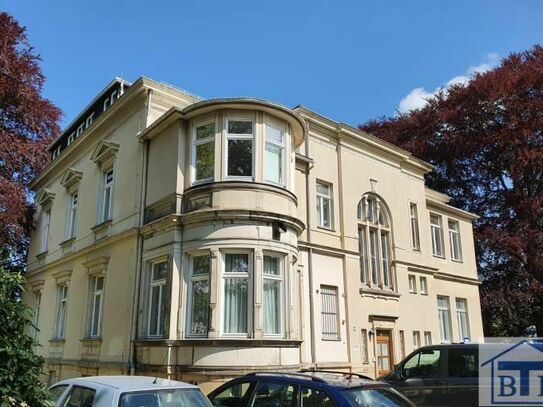 Potenzial trifft Tradition: Historische Fabrikantenvilla im Oberland - Modernisierungschance!