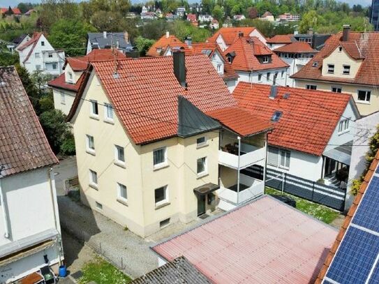 3-4 FAMILIENNHAUS MIT DREI GARAGEN - IN ZENTRUMSNÄHE RV