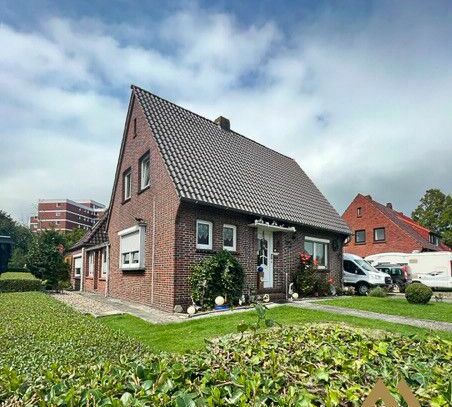 Einfamilienhaus mit Wintergarten, Garage und großem Garten in guter Lage von Jever!