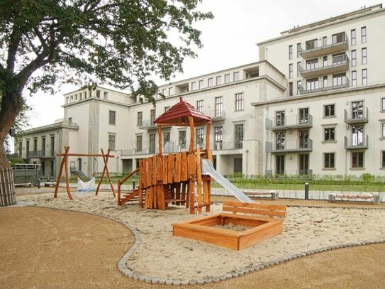 Wohnen im Kulturpalast - 5-Raum-Wohnung mit großer Terrasse, zwei Bädern und Stellplätzen