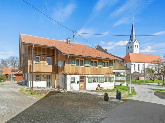 "Zweifamilienhaus in Ratzenried auf besonders tollem Grundstück - direkt am Dorfweiher!"