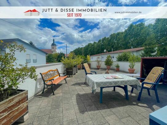 4-Zimmerwohnung mit Dachterrasse, 2 Balkonen, Garage, 3 Carports und Gartenanteil in Gaggenau