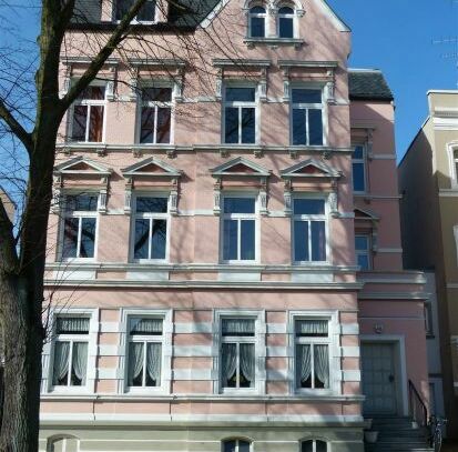 Schönes und repräsentatives Wohnhaus mit 5 Wohnungen und 4 Garagen in guter Lage Cuxhavens.