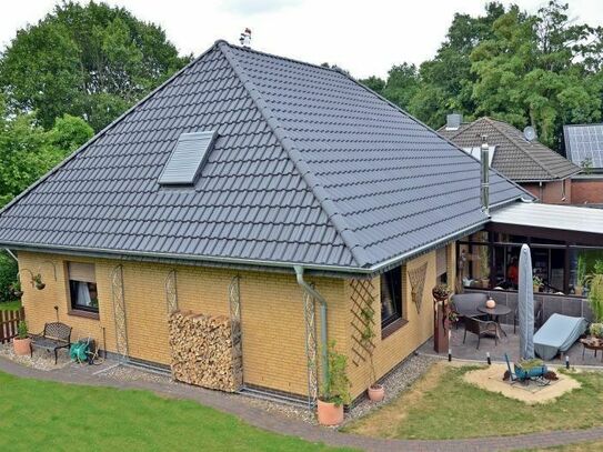 Top Wohnlage Cadenberge! Modernisiertes Wohnhaus mit viel Platz für die Familie.