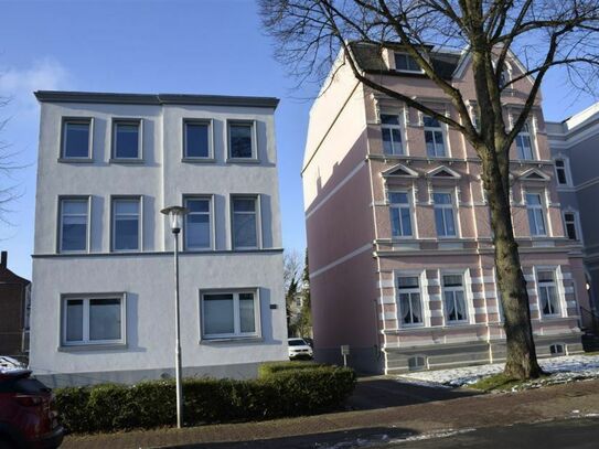 2 repräsentative Wohnhäuser mit insgesamt 8 Wohnungen.1a Lage Cuxhaven