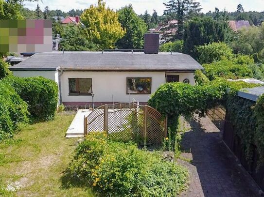 Sanierungsbedürftiges Haus auf großem, idyllischem Grundstück in Karutzhöhe!