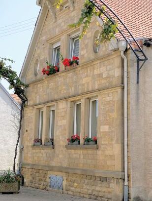 Schönes Sandsteinhaus für 1-2 Familien in Edenkoben!