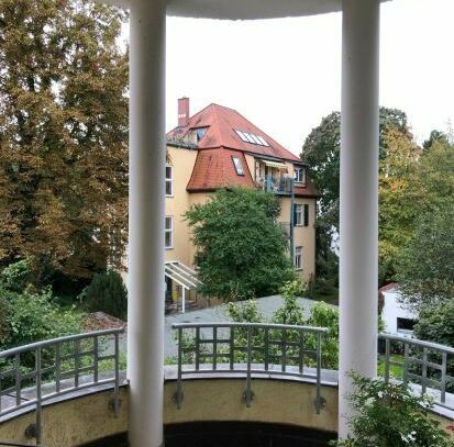 Ein besonderer Juwel! Mehrfamilien-Villa mit Stellplätzen in bester Lage am Park und Wasser!