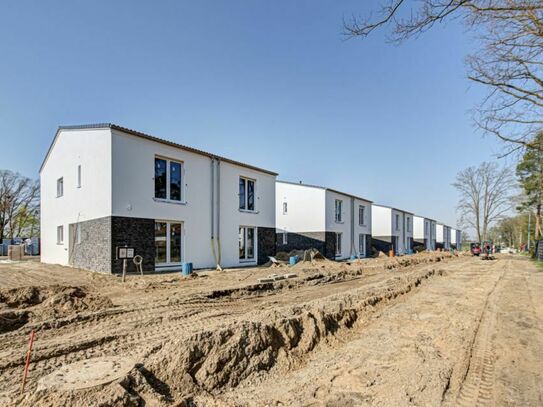 Verliebt in Energieeffizienz: Neubau-Doppelhaushälfte im KfW55-Standart mit eigenem Garten