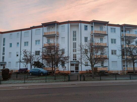 Schöne 4 ZKB-Wohnung mit Loggia und Balkon