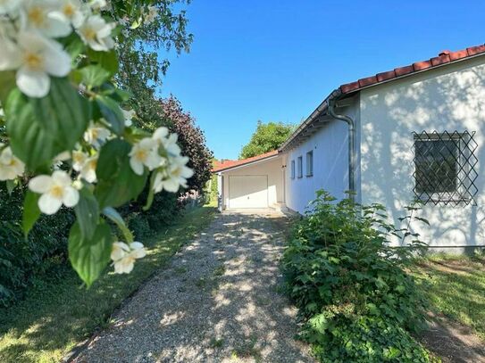 Leben auf einer Ebene - Zeitloser Bungalow mit großzügigem Grundstück in begehrter Lage Königsbrunns!