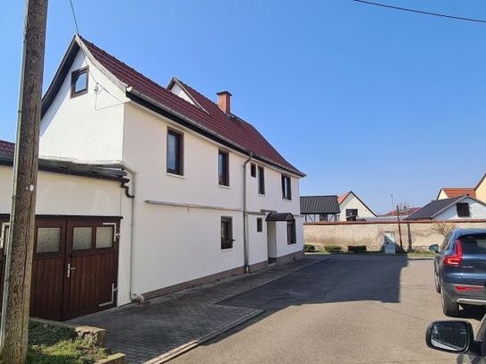 Interessantes Bauernhaus mit sonnigen Hof, Balkon und Garage