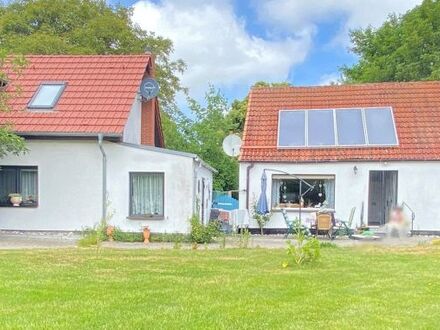 Rügen! Einfamilienhaus plus Ferienhaus in Altenkirchen / Gudderitz<br />
Ruhe und Erholung pur!