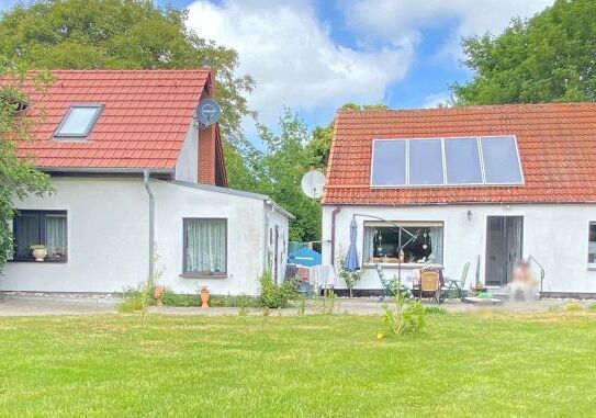 Rügen! Einfamilienhaus plus Ferienhaus in Altenkirchen / Gudderitz<br />
Ruhe und Erholung pur!