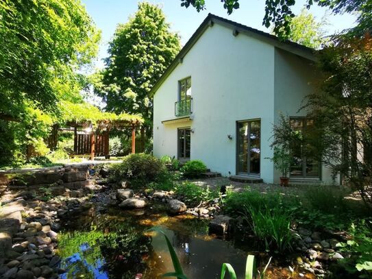 Freistehendes Architektenhaus auf Waldgrundstück - ruhig und ungestört wohnen