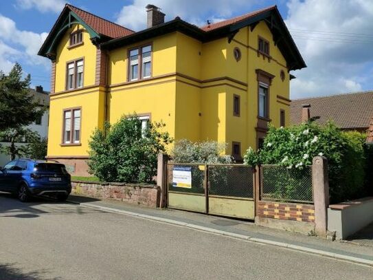 Wunderschönes gepflegtes Zweifamilienhaus mit Garten