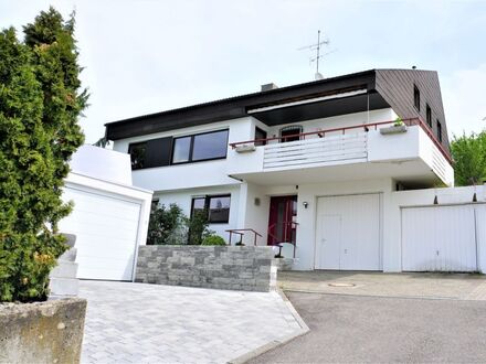 RAUMWUNDER! Zweifamilienhaus mit ELW, in Ortsrandlage mit Panoramaaussicht, Preis auf VHB!