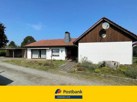 Wohnen auf einer Ebene - Bungalow mit Kamin, Garage, Stellplätzen & jeder Menge Platz in Osterwald