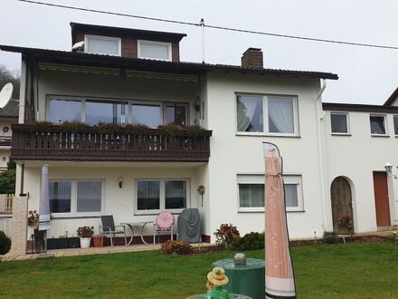 Freistehendes Haus in guter Lage mit schöner Aussicht und großem Garten der ideal für Kinder ist.