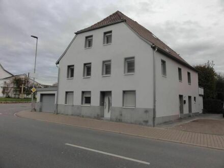 Komplett saniert - Einfamilienhaus mit Einliegerwohnung