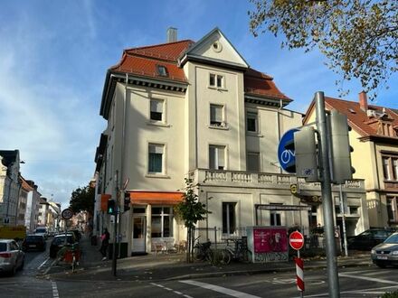 "Einzigartiger Jugendstil-Charme in Top-Lage: Wohn- und Geschäftshaus in der Hildastrasse 30 in Freiburg
