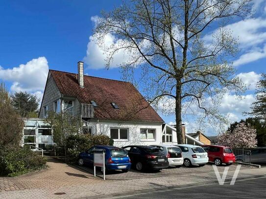 Gepflegtes Wohn-/Geschäftshaus mit ausreichend Parkmöglichkeiten in Ensheim