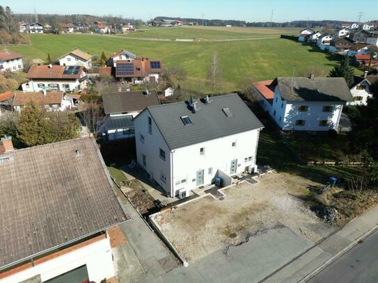 Familienstück im schönem Alpenvorland. Moderne Neubau Doppelhaushälfte