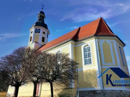 Großes Einfamilienhaus mit zwei Garagen, Carport und Grundstück im Zentrum von Kayna zu verkaufen!