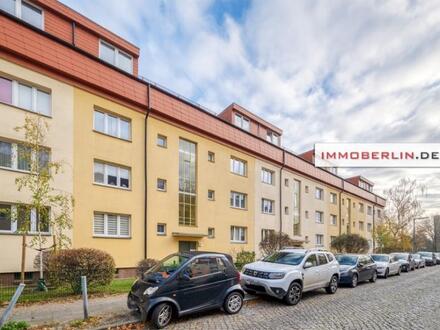 IMMOBERLIN.DE - Attraktive Dachgeschosswohnung mit Terrasse & Pkw-Stellplatz