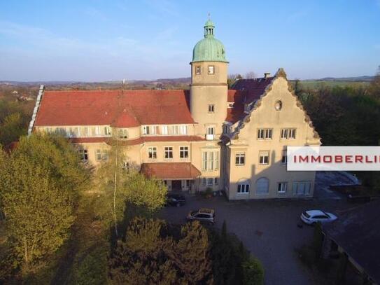 IMMOBERLIN.DE - Schloss Helmsdorf! Historisches Gutshaus mit viel Potential auf herrschaftlichem Anwesen an den Ufern d…