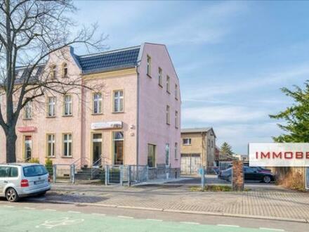 IMMOBERLIN.DE - Saniertes Wohn- & Geschäftshaus, Werkstattgebäude, Garagen & Baupotenzial auf ca. 500 m2 Grundstück