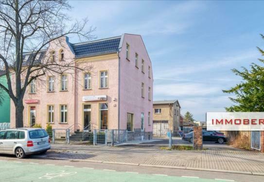 IMMOBERLIN.DE - Saniertes Wohn- & Geschäftshaus, Werkstattgebäude, Garagen & Baupotenzial auf ca. 500 m2 Grundstück