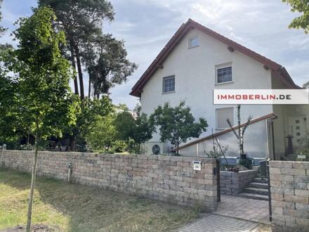 IMMOBERLIN.DE - Angenehm autarkes Haus mit Wärmepumpe, Solaranlage, Sonnenterrassen + herrlichem Südgarten