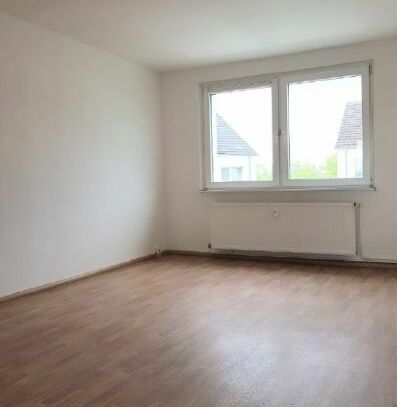 neu renovierte 4 Raum Wohnung im 2.OG