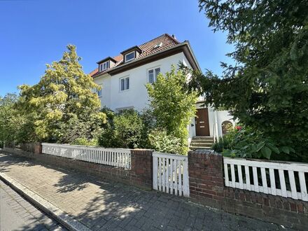 Super zentral + ruhig im Schleswiger Viertel: Ansprechende Stadtvilla mit Charme & schönem Garten