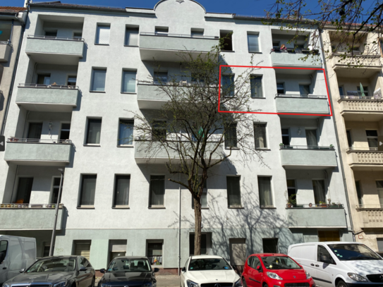 Sonnige Zwei-Zimmer-Eigentumswohnung mit Balkon im 3. Obergeschoss in Berlin Reinickendorf