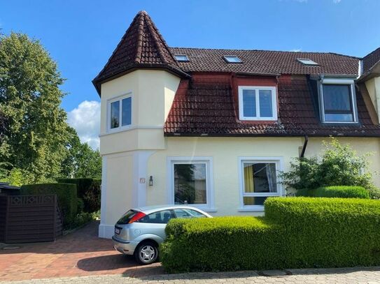 RESERVIERT - Wohnung über 2 Ebenenen - OG/DG - mit kleinem Gartenanteil in ansprechendem Altbau