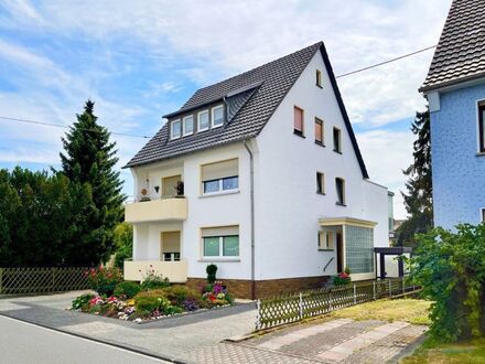 Gepflegtes Haus mit 3 Wohnungen, gut vermietet, zentrale Lage