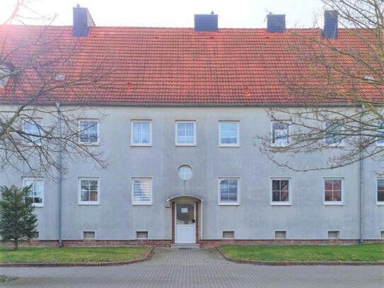 bezugsfreie 3 Raum Wohnung mit Stellplatz und Gartenpartie