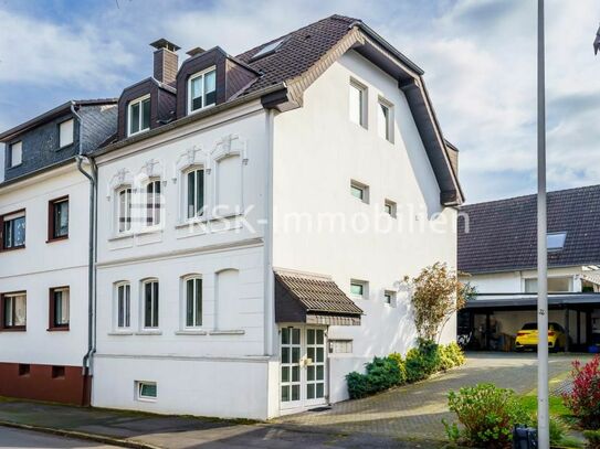 Schönes, saniertes 3-Parteienhaus mit zwei Carports in Siegburg Wolsdorf.