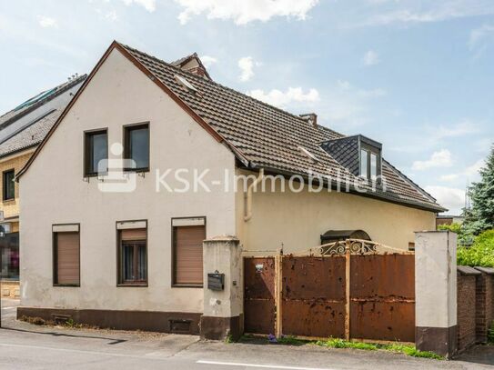 Handwerker aufgepasst! Einfamilienhaus mit großem Garten in beliebter Lage.