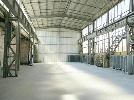 Top sanierte Halle mit 1.300 m² Fläche frei!