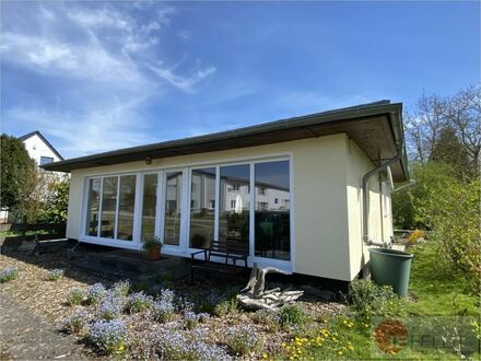 Ihr neues Urlaubsdomizil unweit der Ostsee:
Lichtdurchflutetes Ferienhäuschen mit großem Garten