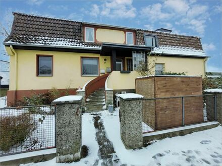 Ein Haus im Haus! Top geschnittene und helle 2-Zimmerwohnung samt Terrasse, Garten und großem Bad!