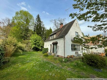 Charmantes Einfamilienhaus (Sanierung oder Abriss) in bester Stockdorfer Waldrandlage