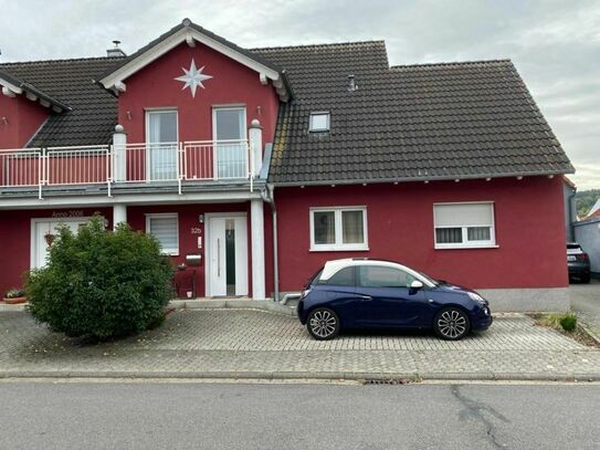 Traumhafte Terrassenwohnung in Erlenbach a.M. 
mit großem eigenen Garten!