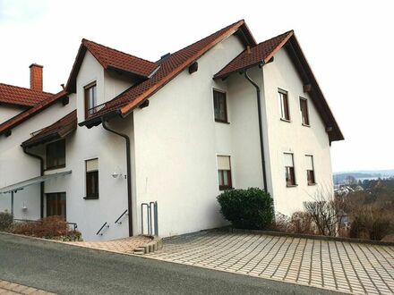 Helle Maisonette-Wohnung mit Balkon in Rödental