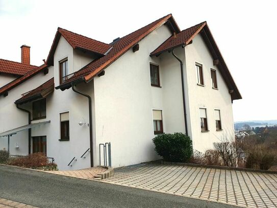 Helle Maisonette-Wohnung mit Balkon und Fernblick in Mönchröden