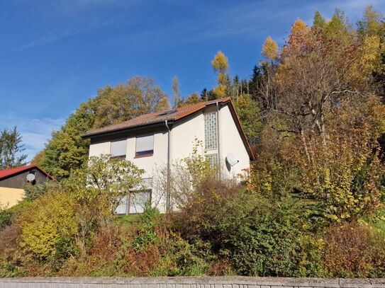 Echtes Raumwunder mit traumhafter Aussicht am grünen Ortsrand von Altenplos