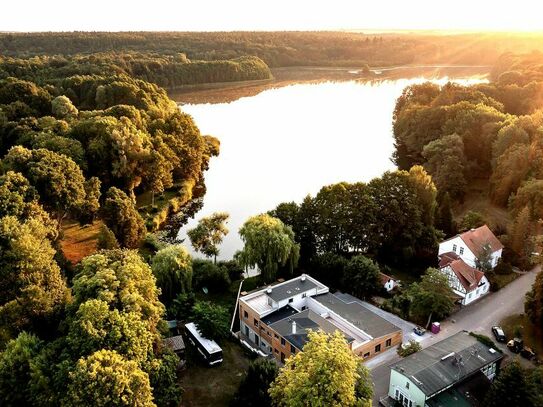 Wohnen, wo andere Urlaub machen! Gartenwohnung mit direktem Wasserzugang